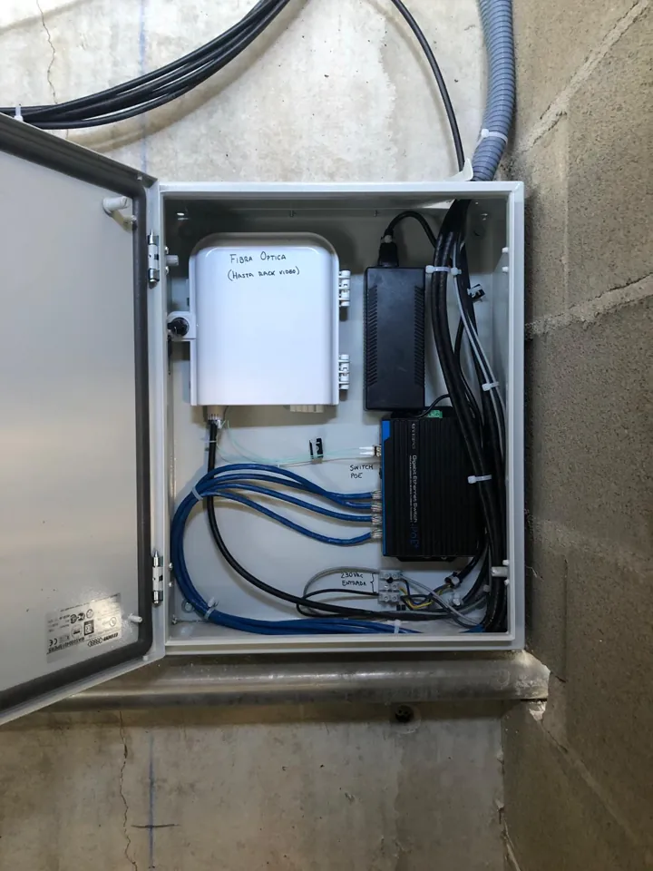 Connection and communications cabinet